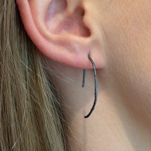 Oorhaak less is more zilver oxy