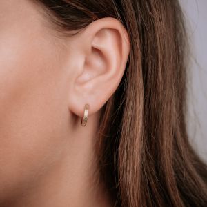 Oorring 14 karaat goud met textuur klein