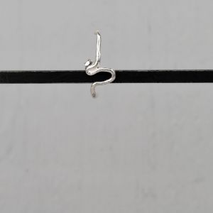 Ear jewel silver squiggle left