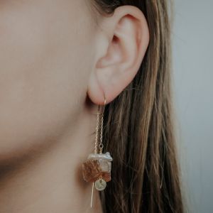 Doortrek oorbel Calciet + Parel