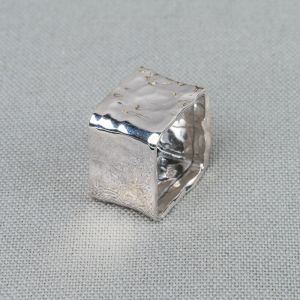 Ring silver hammered square