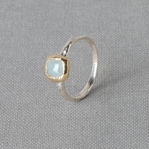 Ring Silber + 9 Karat Quadrat + Aquamarin
