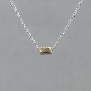 Collier wit zilver + 9 karaat tonnetje
