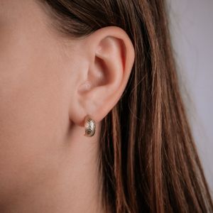 Oorhoepel 14 karaat goud met structuur