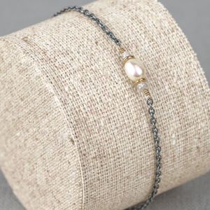 Armband aus Silberoxyd + vergoldete Perle + Rohdiamant