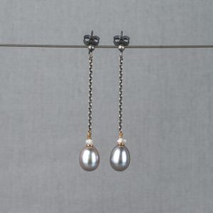 Oorbel zilver oxy + verguld Grijze Parel + Ruwe Diamant