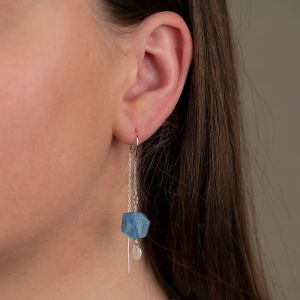 Doortrek oorbel vijfhoek + Kyaniet