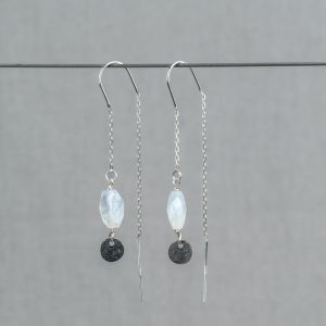 Doortrek oorbel + Maansteen