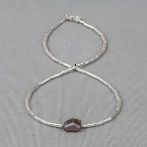 Halskettenröhren aus glattem Silber + brauner Mondstein