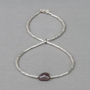 Collier buisjes strak zilver + Bruine Maansteen