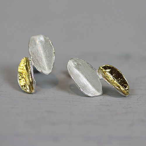 Oorbel zilver wit en verguld dubbel blad