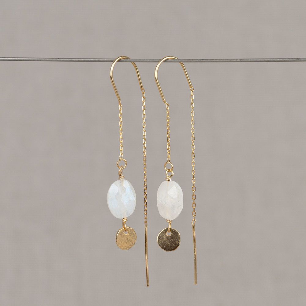 Doortrek oorbel zilver verguld + Regenboog Maansteen