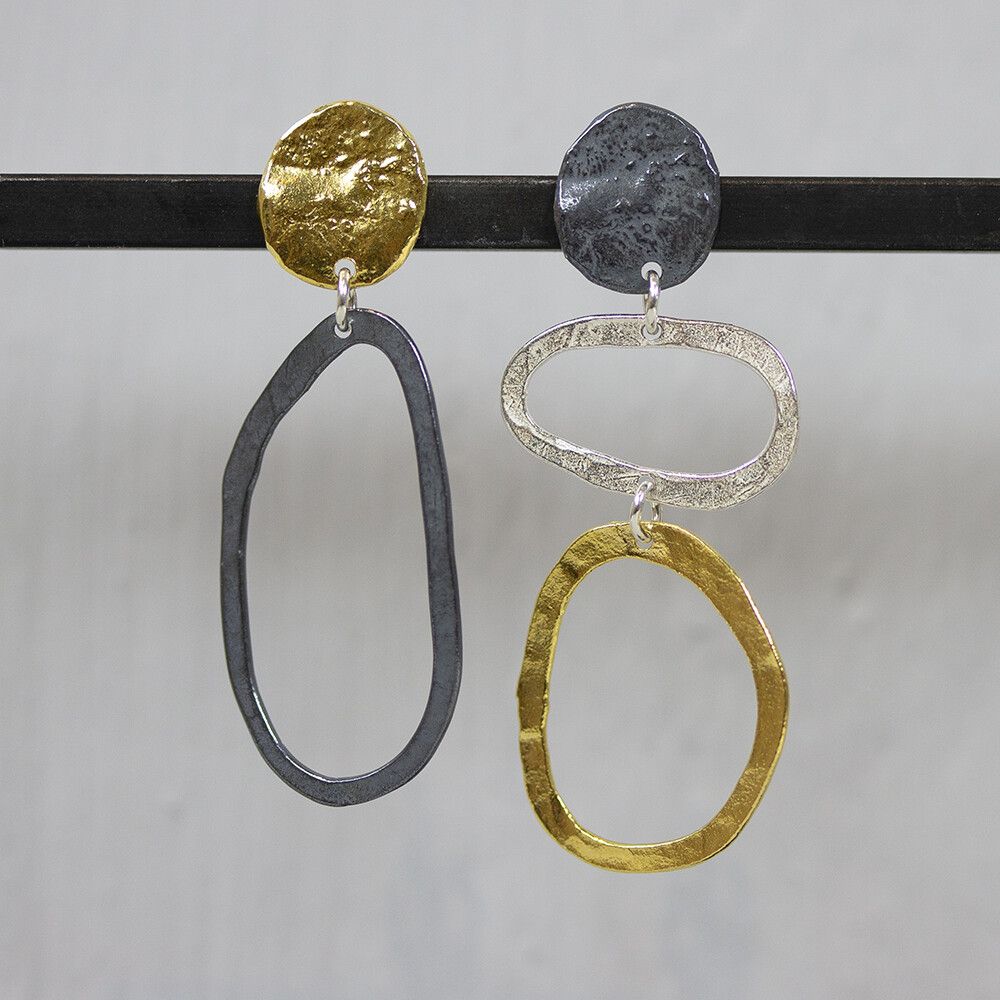 Asymmetrische oorstekers zilver, oxy, verguld