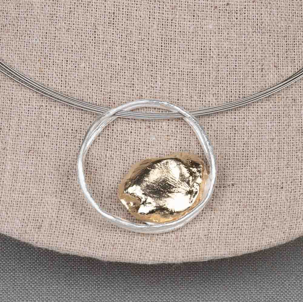 Hanger dubbel draad met hart van goud