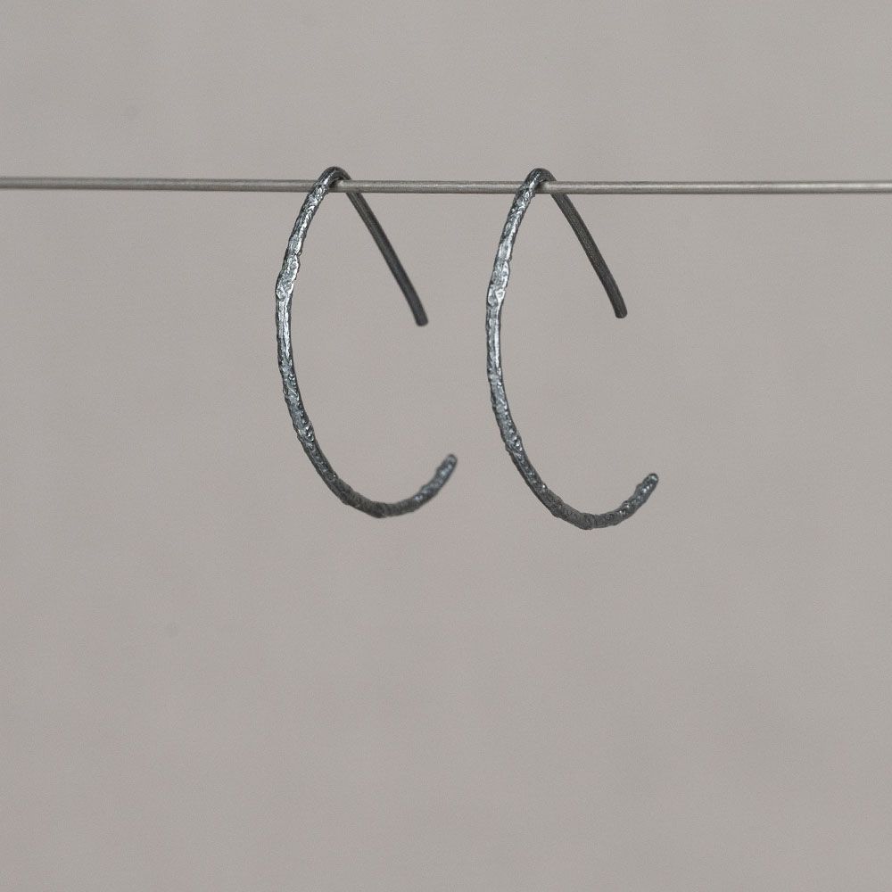 Oorhaak less is more zilver oxy