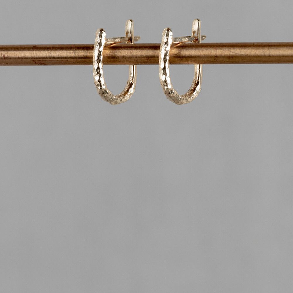 Oorbel 14 karaat goud lus gehamerd