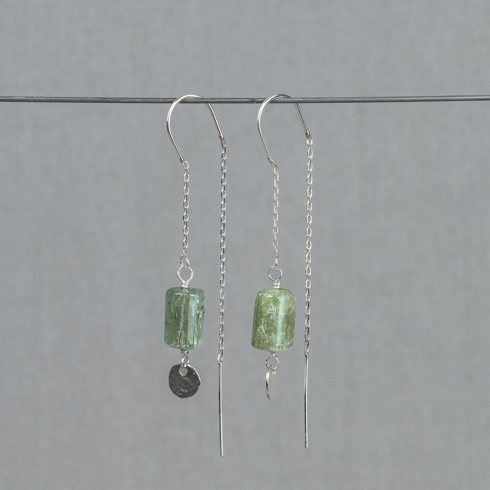 Doortrek oorbel + groene Kyaniet