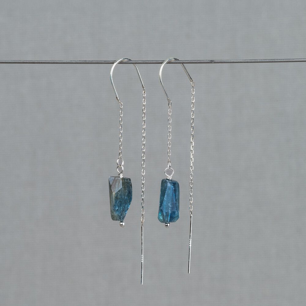 Doortrek oorbel + ruwe Kyaniet