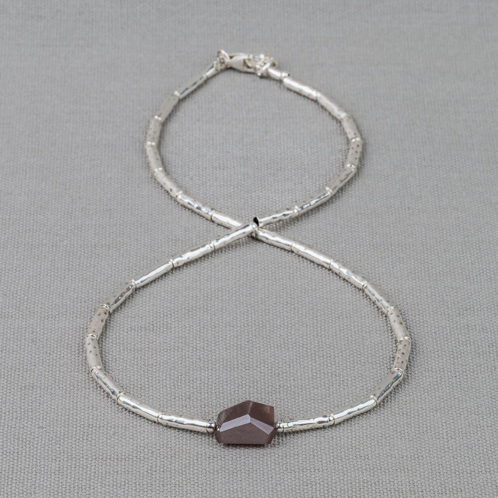 Collier buisjes strak zilver + Bruine Maansteen