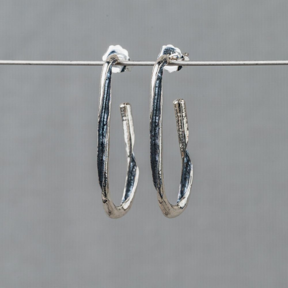 Oorhoepel zilver oxy twister lang