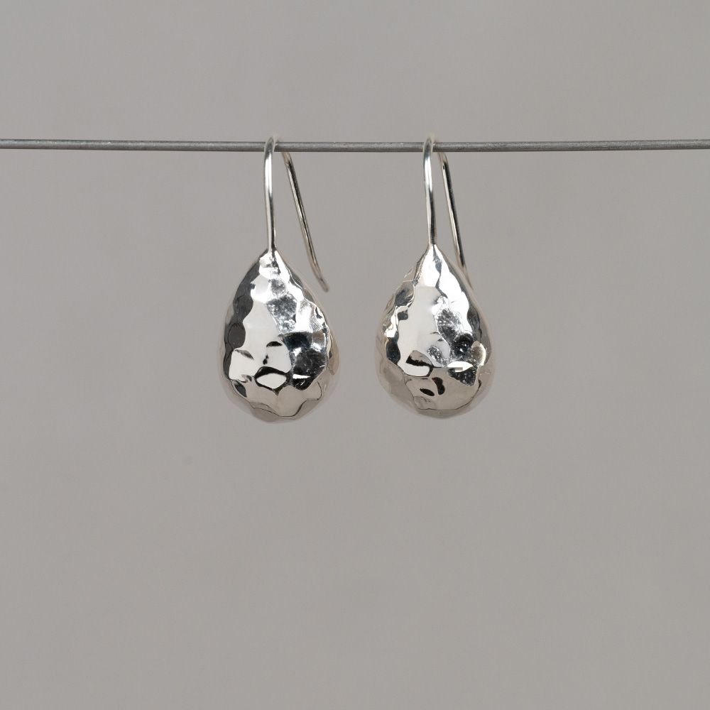 Oorhanger zilver hamerslag druppel