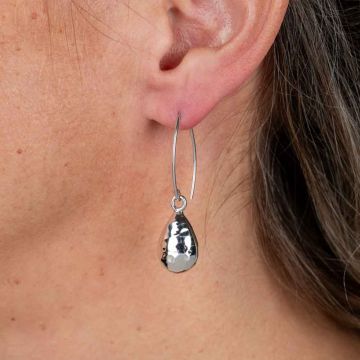Earring silver hammertone long