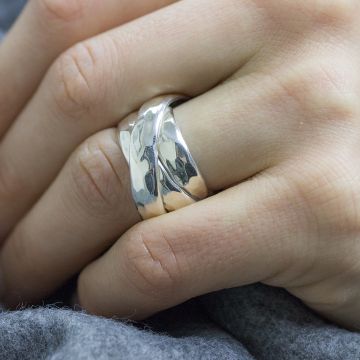 Ring aus Silber mit Hämmerung