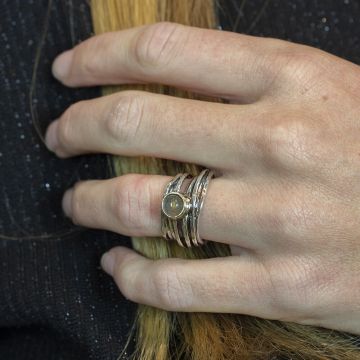 Ring Silber getragen mit Labradorit