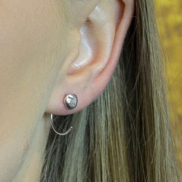 Earhook silver with button