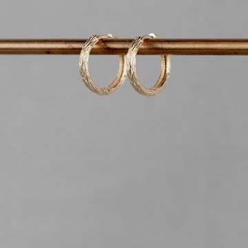 Oorring 14 karaat met textuur groot