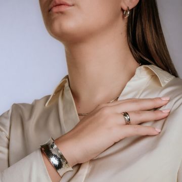 Clamping band hammered