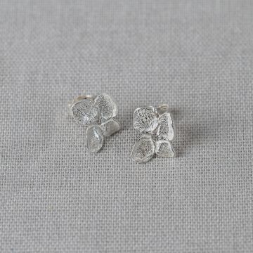 Oorsteker viooltje shiny wit zilver