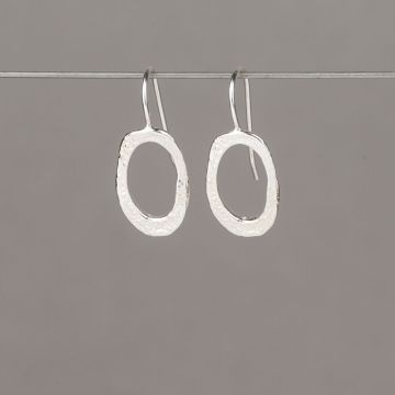 Ohrring, silberfarben, glänzend, oval