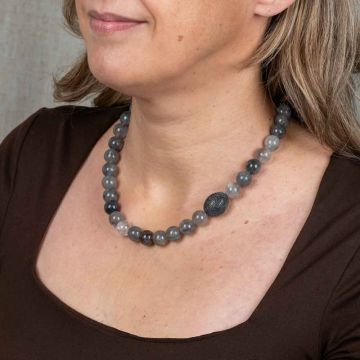 Collier LIMITED Grauer Quarz + 3D-Kugel Silber Oxy